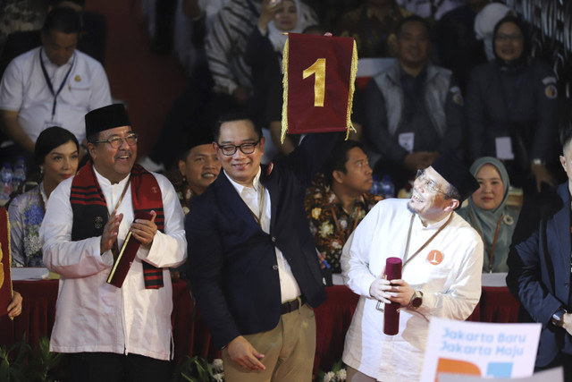 Proses pengundian nomor urut Ridwan Kamil-Suswono untuk pemilihan kepala daerah provinsi DKI Jakarta di KPUD DKI Jakarta, Senin (23/9/2024). Foto: Iqbal Firdaus/kumparan