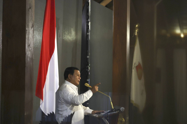 Presiden terpilih sekaligus Ketua Umum Partai Gerindra Prabowo Subianto memberikan arahan dan pesan bagi seluruh kader Partai Gerindra yang lolos ke DPR RI periode 2024-2029 di Padepokan Garuda Yaksa, Hambalang, Bogor, Jawa Barat, Senin (23/9/2024). Foto: Dok. Istimewa