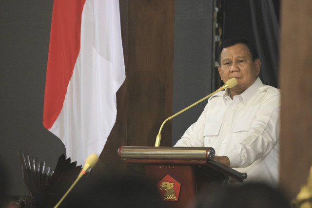 Presiden terpilih sekaligus Ketua Umum Partai Gerindra Prabowo Subianto memberikan arahan dan pesan bagi seluruh kader Partai Gerindra yang lolos ke DPR RI periode 2024-2029 di Padepokan Garuda Yaksa, Hambalang, Bogor, Jawa Barat, Senin (23/9/2024). Foto: Dok. Istimewa