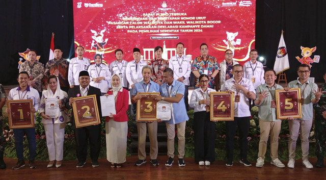 Pengundian nomor urut pasangan calon Wali Kota dan Wakil Walikota Bogor di Gedung Braja Mustika, Senin (23/9/2024). Foto: kumparan