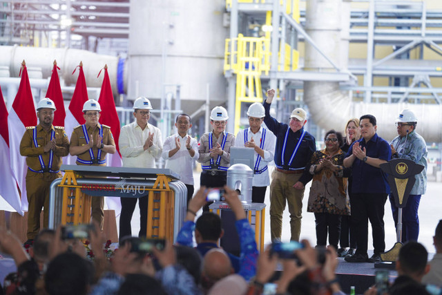 Presiden Joko Widodo beserta jajaran meresmikan produksi Smelter PT Freeport Indonesia di Kawasan Ekonomi Khusus JIIPE, Gresik, Jawa Timur, Senin (23/9/2024). Foto: Dok. Istimewa