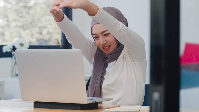 ilustrasi foto muslimah, sumber: freepik.com