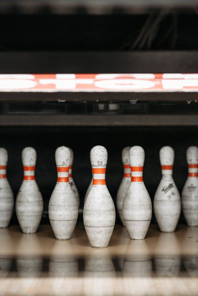 Sumber Foto: https://www.pexels.com/id-id/foto/permainan-gim-game-bowling-7429599/