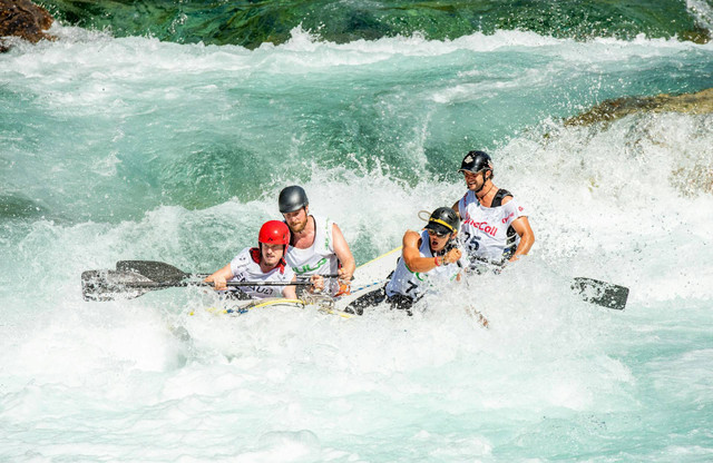 Wisata Rafting Sukabumi. Foto hanya ilustrasi, bukan tempat sebenarnya. Sumber: unsplash.com/Rune Haugseng.