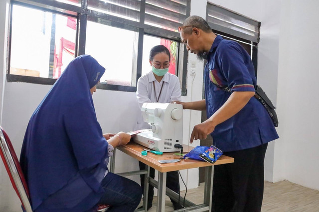 Terapi okupasi bagi penyandang disabilitas mental. Foto: Masruroh/Basra