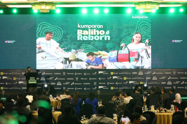 Pemimpin Redaksi kumparan Arifin Asydhad menyampaikan sambutan pada acara kumparan Green Initiative Conference 2024 di Hotel Borobudur, Jakarta, Selasa (24/9/2024). Foto: Aditia Noviansyah/kumparan