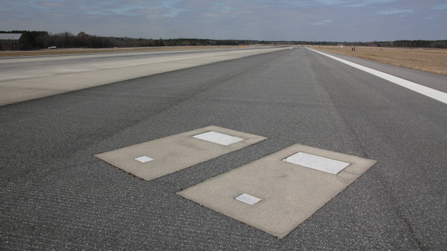 Makam keluarga Dotson di bandara Savannah International Airport. Foto: Dok. Savanah Internasional Airport