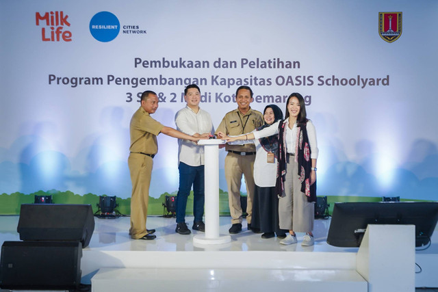 Pembukaan dan pelatihan program pengembangan kapasitas OASIS Schoolyard.  Foto: Dok. PT. Global Dairi Alami