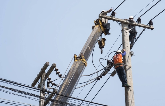 https://www.freepik.com/free-photo/selective-focus-electricians-are-fixing-power-transmission-line-electricity-pole_3762416.htm#fromView=search&page=1&position=52&uuid=3b1d28cc-ea7a-43fe-872f-34c8134cf457