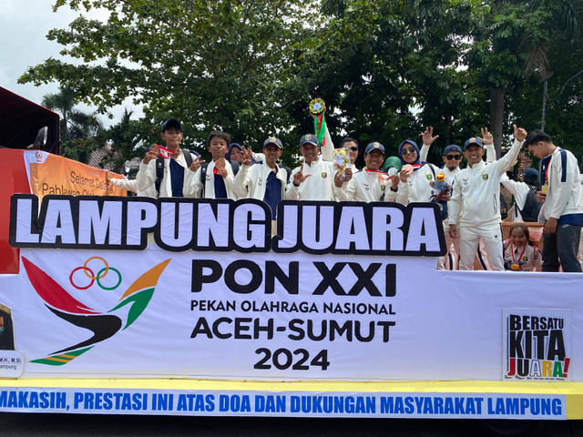 Pawai atlet kontingen Lampung Pekan Olahraga Nasional (PON) XXI Aceh-Sumut. | Foto: Sinta Yuliana/Lampung Geh