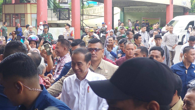 Presiden Jokowi saat berkunjung ke Pasar Mawar Pontianak. Foto: Dok. Hi!Pontianak