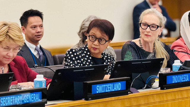 Menteri Luar Negeri Retno Marsudi (tengah) pada pertemuan High-Level Side Event "Inclusion of Women in the future of Afghanistan" yang diselenggarakan pada 23 September 2024 di Markas Besar PBB, New York, Amerika Serikat. Foto: Dok. Kemlu RI