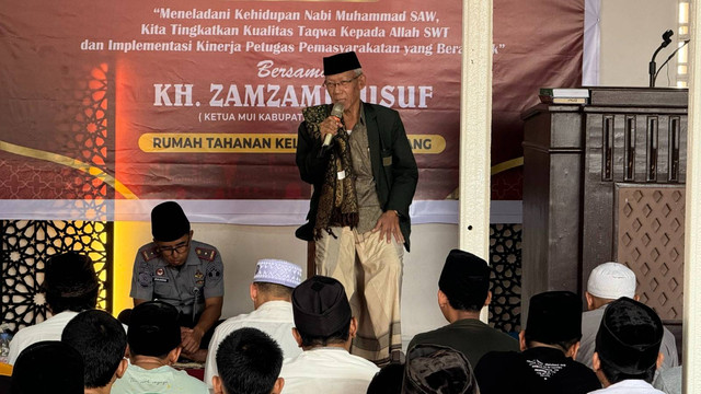 Ketua MUI, KH Zamzami Yusuf, Memberikan Ceramah Peringatan Maulid Nabi Muhammad di Rutan Pandeglang