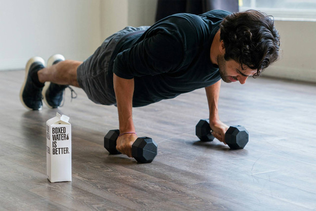 Ilustrasi Rekomendasi Deodorant Pria di Indomaret, sumber gambar: Unsplash/Boxed Water