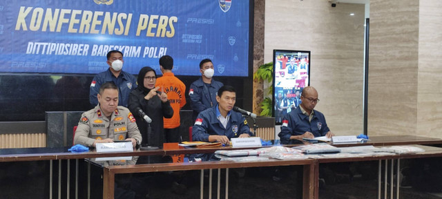 Pers rilis kasus ilegal akses dan jual data milik BKN di Mabes Polri pada Selasa (24/9/2024). Foto: Rachmadi Rasyad/kumparan