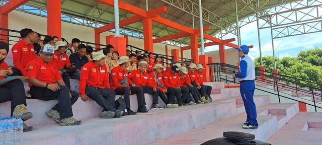 Kegiatan edukasi safety riding gabungan di Kabupaten Sanggau. Foto: Dok. Astra Motor Kalbar