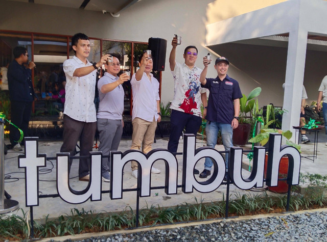 Grand opening coffee shop Tumbuh di Jalan Pancasila Pontianak. Foto: Rio/Hi!Pontianak