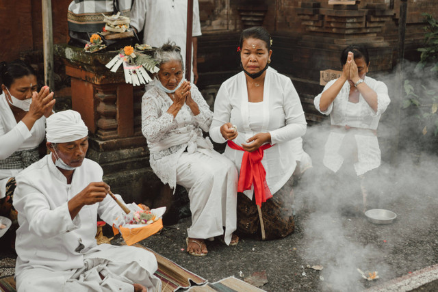 Ilustrasi untuk ucapan Galungan dan Kuningan. Foto: Unsplash/Polina Kuzovkova