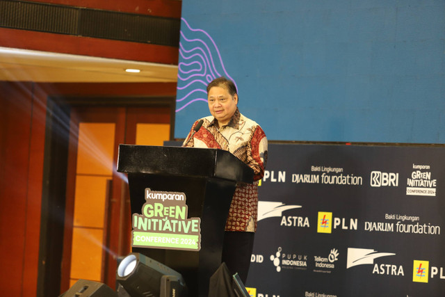 Menko Perekonomian Airlangga Hartarto memberikan sambutan pada acara kumparan Green Initiative Conference 2024 di Hotel Borobudur, Jakarta, Selasa (24/9/2024). Foto: Iqbal Firdaus/kumparan