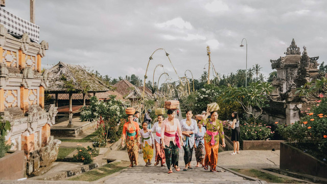 Ilustrasi arti galungan dan kuningan. Sumber: ruben hutabarat/unsplash