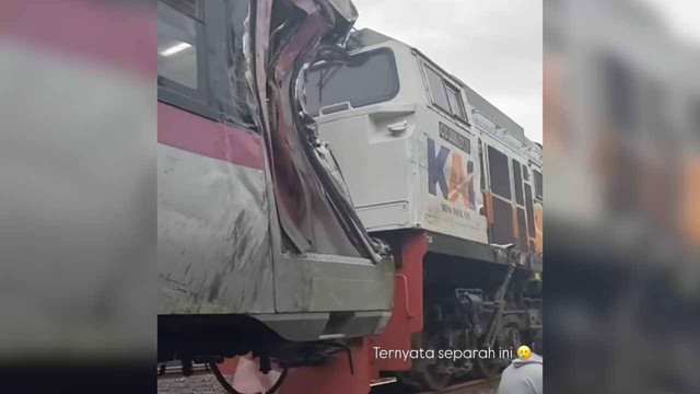 Kondisi KA Taksaka usai tertemper truk molen di Sedayu, Bantul. Foto: Instagram/@merapi_uncover