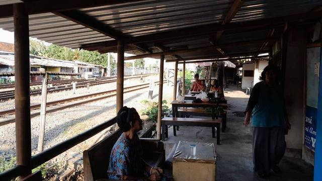 Kawasan Bong Suwung di tepi rel kereta api. Foto: M Wulan/Tugu Jogja