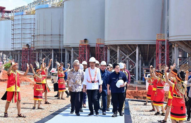 Gubernur Kalbar periode 2018-2023 bersama Presiden Jokowi saat akan meresmikan SGAR Mempawah. Foto: Dok. Instagram @jokowi