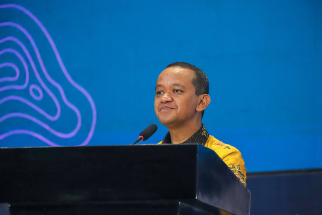 Menteri ESDM Bahlil Lahadalia memberikan sambutan saat menghadiri acara kumparan Green Initiative Conference 2024 di Hotel Borobudur, Jakarta, Rabu (25/9/2024).
 Foto: Iqbal Firdaus/kumparan