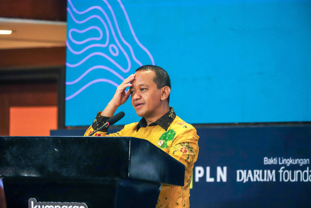 Menteri ESDM Bahlil Lahadalia memberikan sambutan saat menghadiri acara kumparan Green Initiative Conference 2024 di Hotel Borobudur, Jakarta, Rabu (25/9/2024).
 Foto: Iqbal Firdaus/kumparan