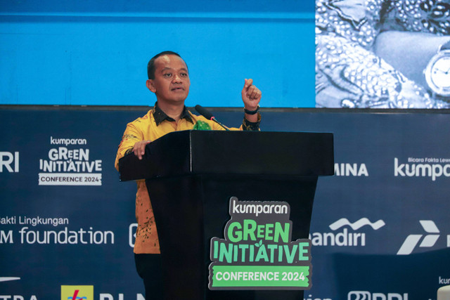 Menteri ESDM Bahlil Lahadalia memberikan sambutan saat menghadiri acara kumparan Green Initiative Conference 2024 di Hotel Borobudur, Jakarta, Rabu (25/9/2024).
 Foto: Iqbal Firdaus/kumparan