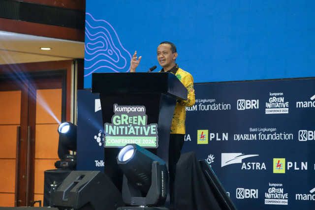 Menteri ESDM Bahlil Lahadalia memberikan sambutan saat menghadiri acara kumparan Green Initiative Conference 2024 di Hotel Borobudur, Jakarta, Rabu (25/9/2024).
 Foto: Iqbal Firdaus/kumparan