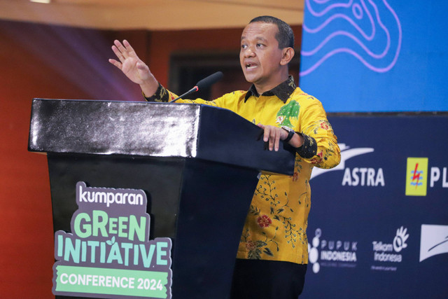 Menteri ESDM Bahlil Lahadalia memberikan sambutan saat menghadiri acara kumparan Green Initiative Conference 2024 di Hotel Borobudur, Jakarta, Rabu (25/9/2024).
 Foto: Iqbal Firdaus/kumparan