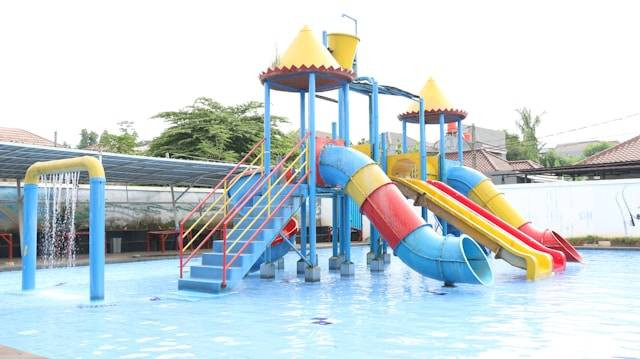 Cahaya Abadi Waterboom. Foto hanya ilustrasi, bukan tempat sebenarnya. Sumber: Unsplash/Fathur Rohman