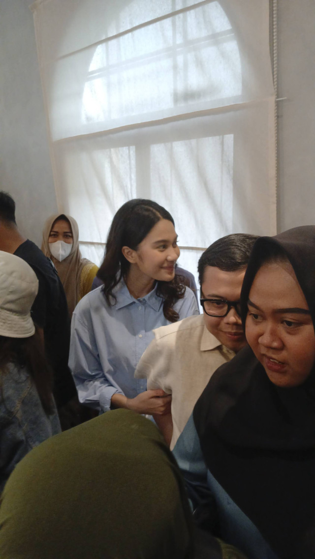 Azizah Salsha berdamai dengan dua terlapor dugaan pencemaran nama baik dan penghinaan di Senopati, Jakarta Selatan, Rabu (25/9/2024). Foto: Vincentius Mario/kumparanZize