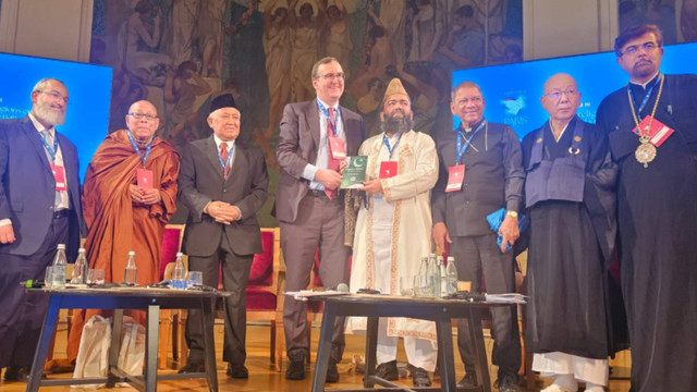 Chairman of Center for Dialogue and Cooperation among Civilizations (CDCC) Prof. Dr. M. Din Syamsuddin dalam ceramahnya pada Konperensi Tahunan Community of Sant' Egidio di Paris. Foto: Dok. Istimewa