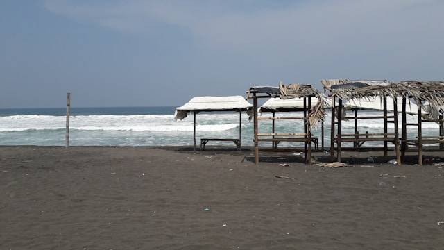 Pantai Cilincing tempo dulu, foto hanya ilustrasi, bukan tempat sebenarnya: Unsplash/Kusuma