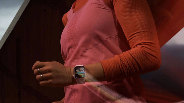 Ilustrasi fitness tracker terbaik. Foto: Apple   