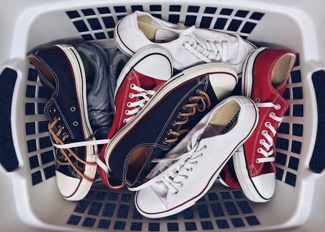 Ilustrasi sepatu converse buatan mana, foto:pexels