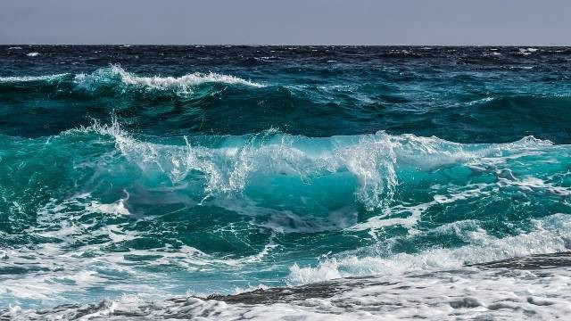 https://pixabay.com/id/photos/ombak-laut-pantai-blue-air-3473335 gambar arus laut