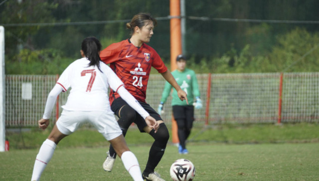 Timnas Wanita Indonesia melakukan uji coba dengan Urawa Reds di Kota Urawa, Jepang, Kamis (26/9/2024). Foto: Dok. urawa-reds.co.jp