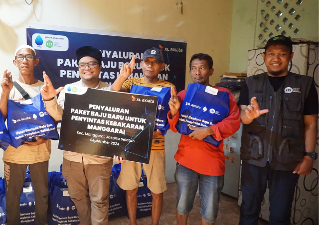 MTXL Bersama IZI Distribusikan Pakaian Baru Bagi Penyintas Kebakaran Manggarai