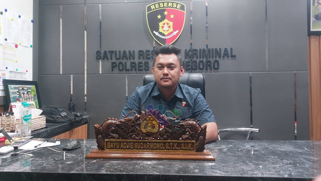 Kasat Reskrim Polres Bojonegoro, AKP Bayu Adjie Sudarmono saat memberikan keterangan. Kamis (26/09/2024) (Aset: Imam Nurcahyo/BeritaBojonegoro)