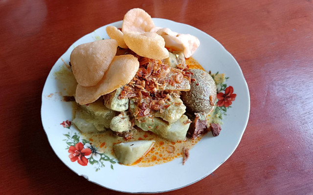 Ilustrasi lontong opor krecek. Foto: Shutterstock