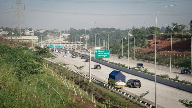 Pergi ke Pasar Rebo lewat tol mana, foto hanya ilustrasi, bukan tempat sebenarnya: Unsplash/Fiqih Alfarish