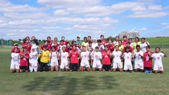 Timnas Wanita Indonesia saat menghadapi Urawa Reds Ladies dalam rangkaian training camp dan uji coba ke Jepang pada September-Oktober 2024. Foto: Dok. PSSI 