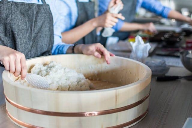 Nasi menjadi basi termasuk perubahan. Foto hanya ilustrasi. Sumber: Pexels