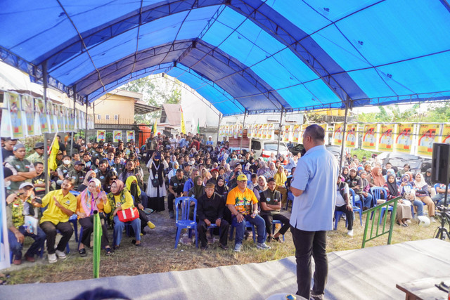 AJP saat bertemu warga Kendari Barat. Foto: Dok Istimewa.