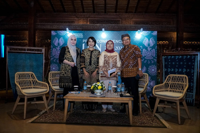 Yayasan Batik Indonesia (YBI) kembali mempersembahkan perayaan Hari Batik Nasional bertajuk Bangga Berbatik. Foto: YBI