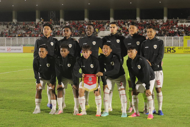 Pemain Timnas U-20 Indonesia pada pertandingan Kualifikasi AFC U-20 Asian Cup di Stadion Madya, Jakarta, Jumat (27/9/2024). Foto: Jamal Ramadhan/kumparan