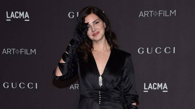 Ilustrasi Biodata Lana Del Rey, Perjalanan Karier, dan Fakta Menariknya. Foto: AFP/Chris Delmas.